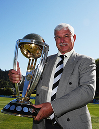 Sir Richard Hadlee with the ICC Cricket World Cup Trophy 2015